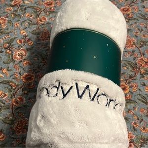 Bath and body works throw